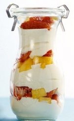 Десерт из клубники и манго с ванильным творогом (Итальянская кухня)