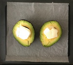 Авокадо, запеченное с сыром моцарелла