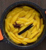 Карамелизированный манго с ромом и специями