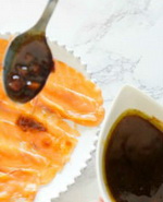 Маринованный лосось с имбирем, васаби и цитрусовым соусом