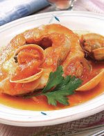 Хек с моллюсками в томатном соусе (Рецепт для приготовления в микроволновой печи)