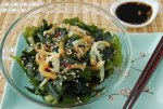 Салат из морских водорослей вакаме с кунжутом (Японская кухня)