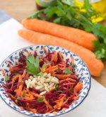 Салат из моркови и свеклы с кедровыми орешками